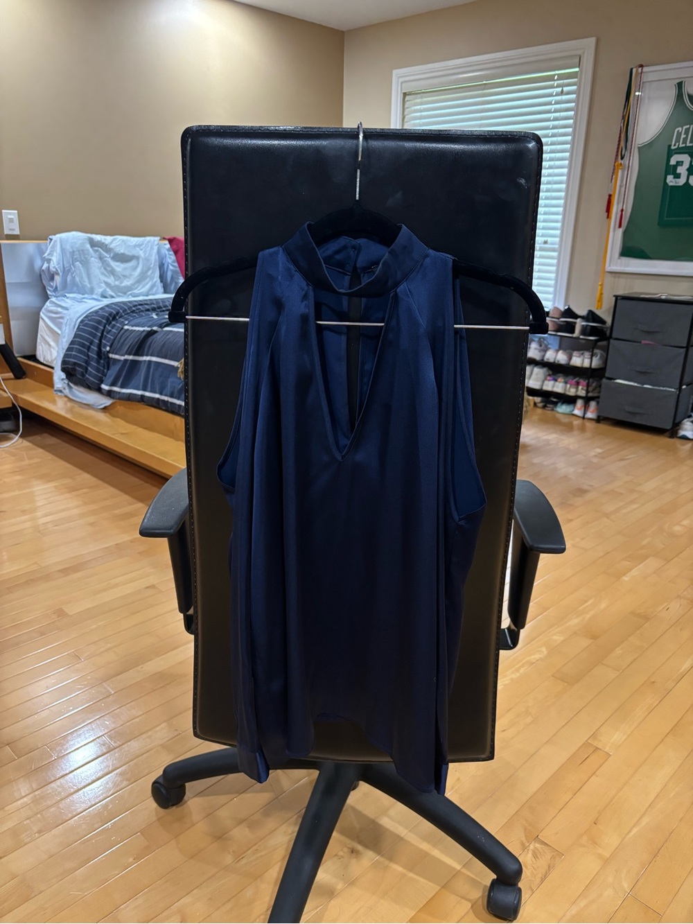 Yumi Kim Navy Cold-Shoulder Keyhole Blouse - Picture 5 of 7